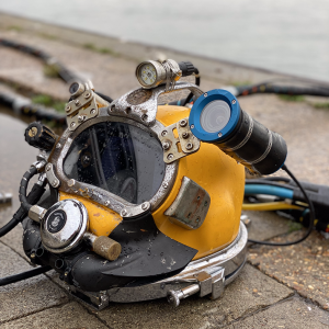 i2S OrphieScaph mounted on a diver's helmet