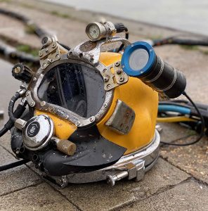 i2S OrphieScaph on Divers' Helmet